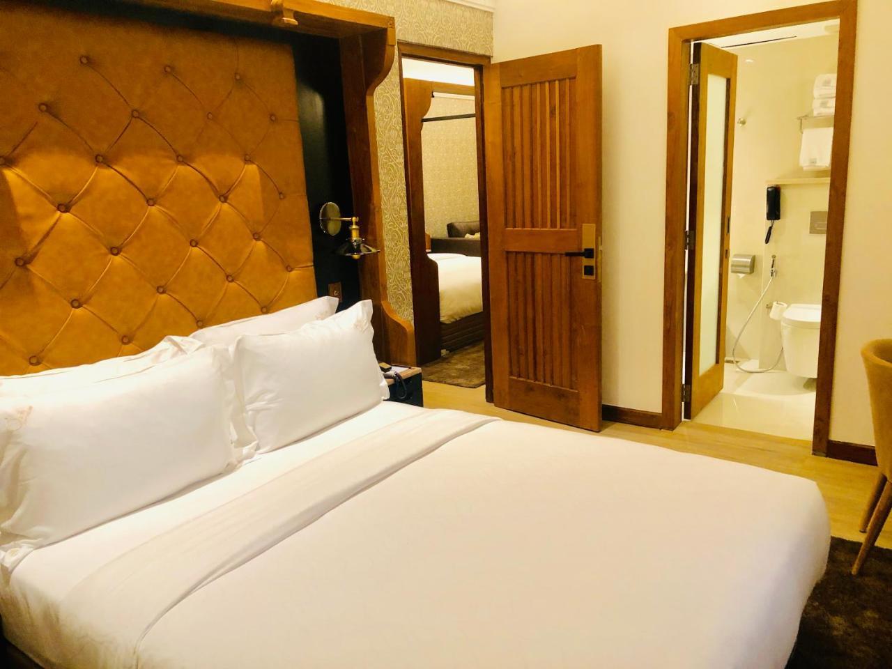 The Radh Hotel Канді Екстер'єр фото
